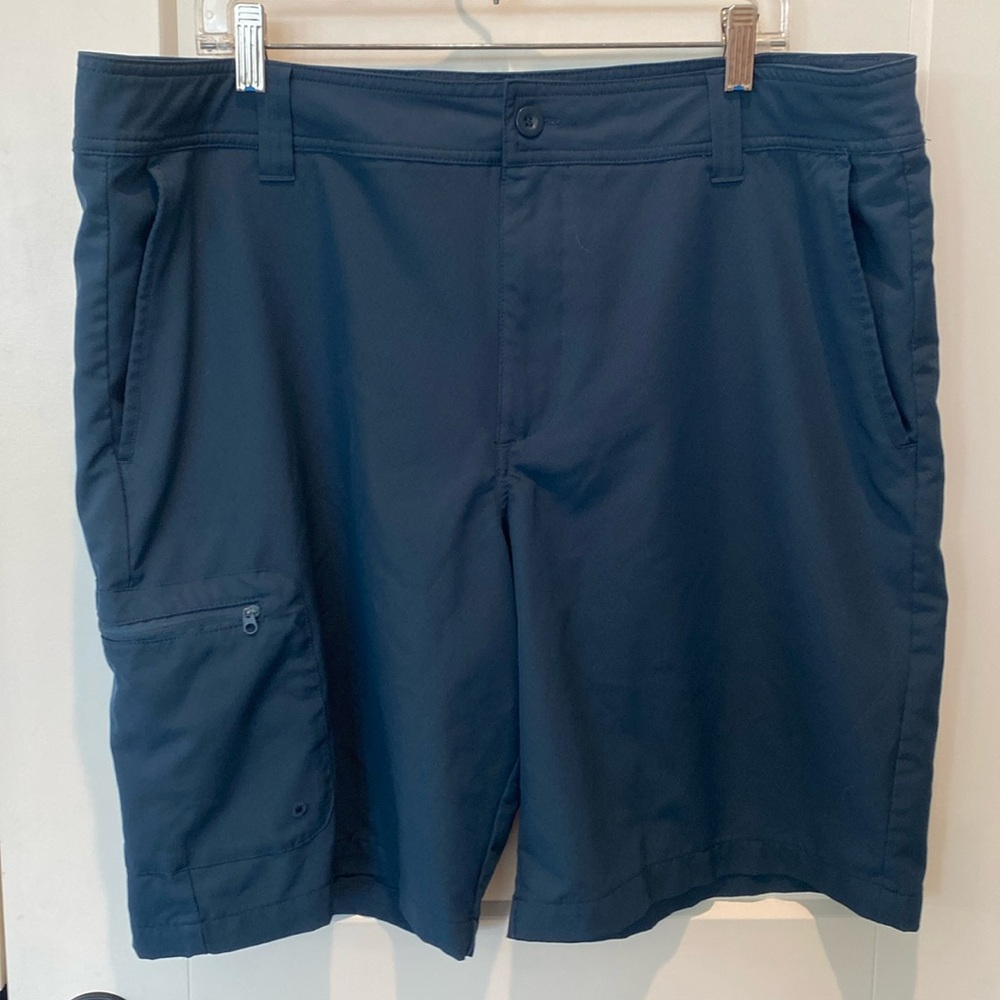 Magellan Outdoor Fish Gear‎ Men’s Shorts.  Size 40.  Navy.  Water Repellant.